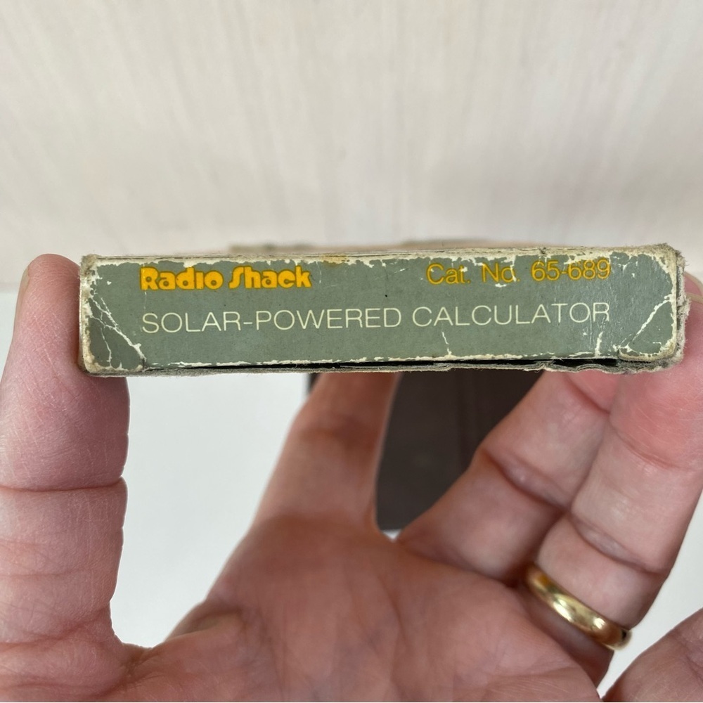 Vintage Radio Shack EC-402 Solar-Powered Calculator with Case/Box Tested Works - Picture 3 of 6